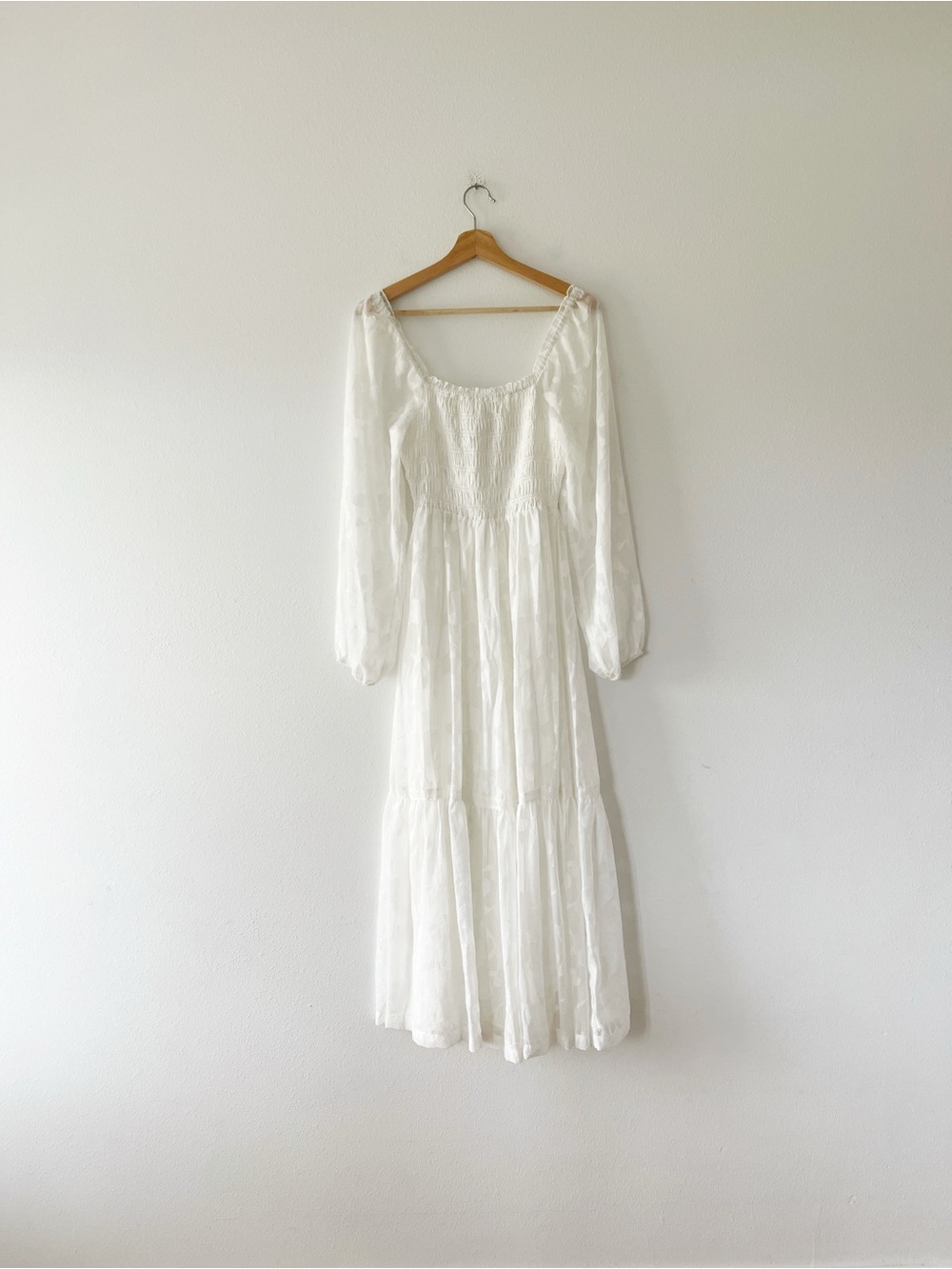 SALTWATER LUXE | New Smocked Tiered Floral MIDI Dress | M - Picture 3 of 5